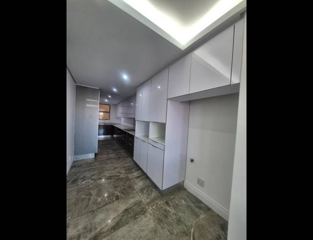 4 BEDROOM APARTMENT FOR SALE IN UMHLANGA RIDGE
